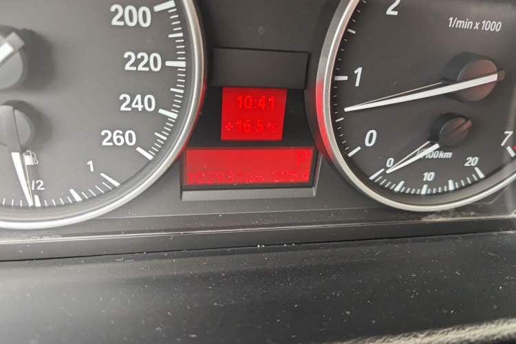 Used BMW X1 2014 sDrive18i Leading Model Odometer Close Up