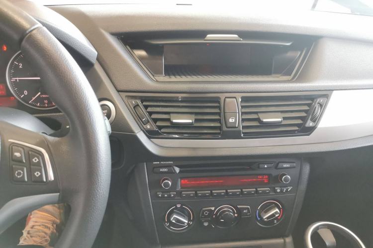 Used BMW X1 2014 sDrive18i Fashion Model Audio And AC Panel