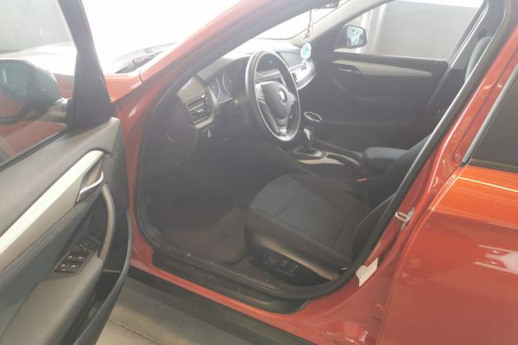 Used BMW X1 2014 sDrive18i Fashion Model Interior 3