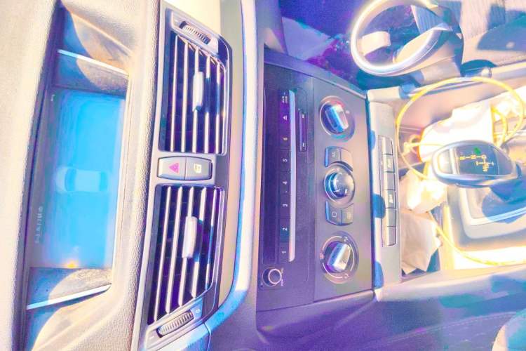 Used BMW X1 2014 sDrive18i Fashion Model Audio And AC Panel