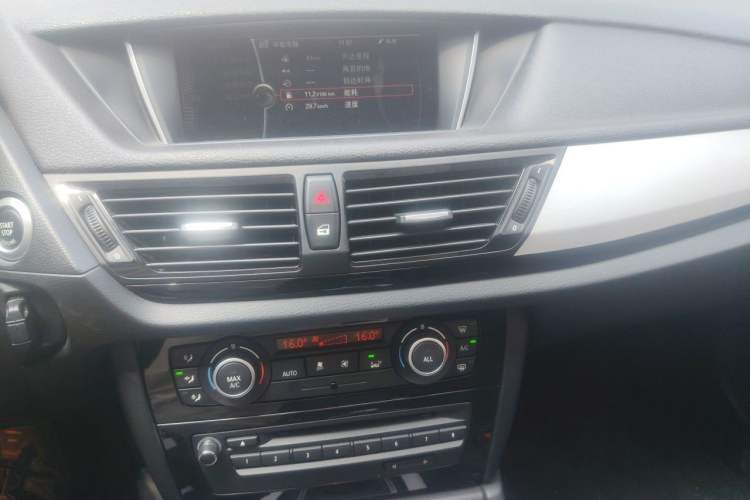 Used BMW X1 2014 sDrive18i Fashion Model Audio And AC Panel