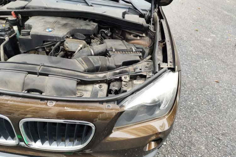 Used BMW X1 2014 sDrive18i Fashion Model Engine Bay Left