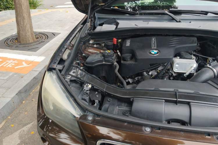 Used BMW X1 2014 sDrive18i Fashion Model Engine Bay Right