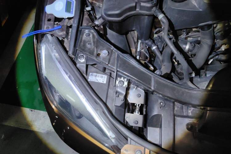 Used BMW X1 2014 sDrive18i Fashion Model Engine Bay Right