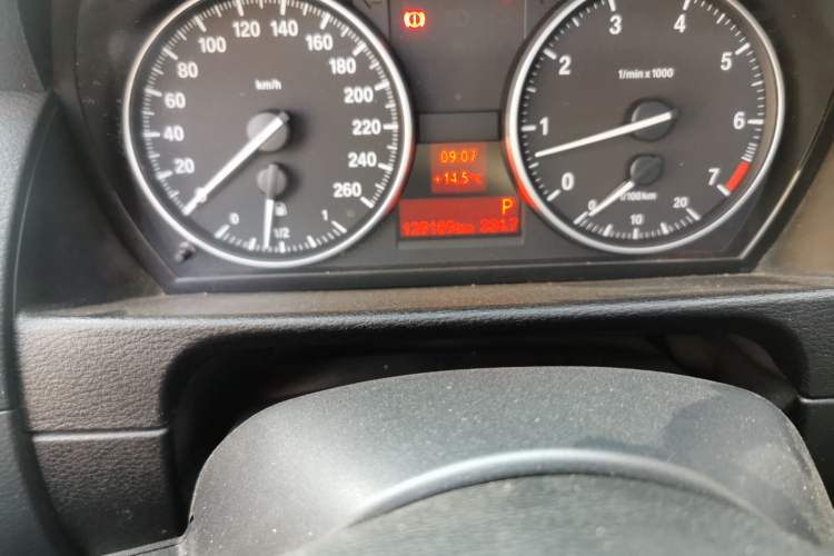 Used BMW X1 2014 sDrive18i Leading Model Odometer Close Up