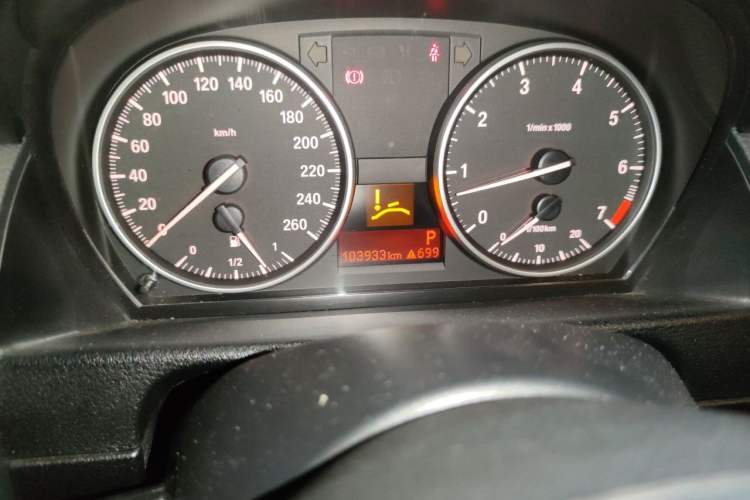 Used BMW X1 2014 sDrive18i Leading Model Odometer Close Up
