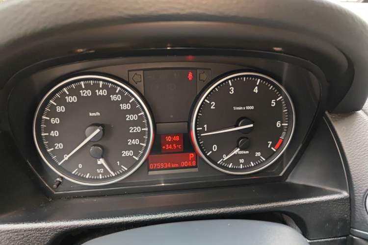 Used BMW X1 2014 sDrive18i Leading Model Odometer Close Up