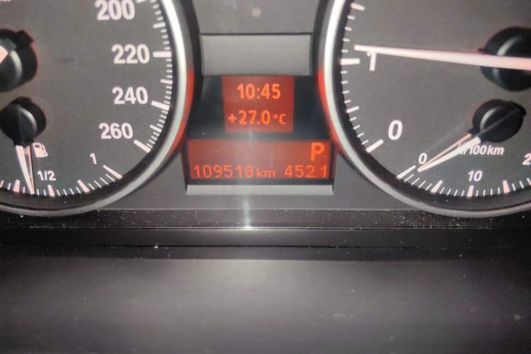 Used BMW X1 2014 sDrive18i Fashion Model Odometer Close Up