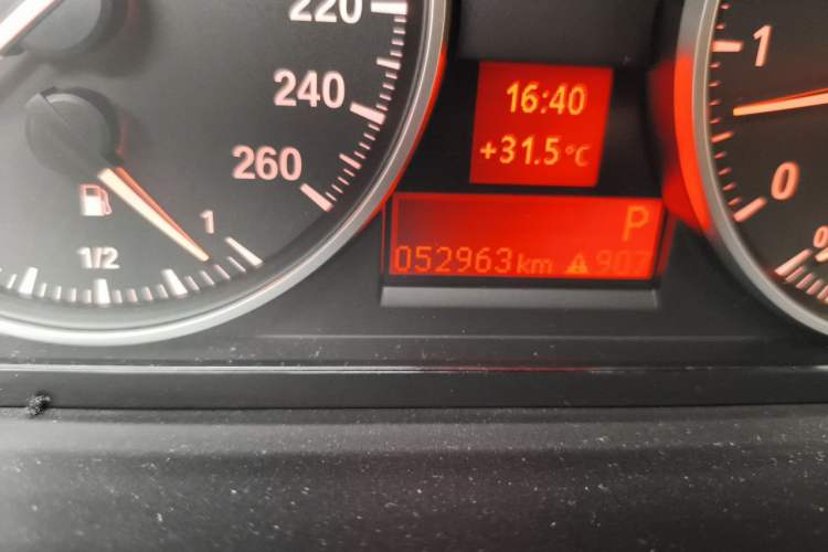 Used BMW X1 2014 sDrive18i Leading Model Odometer Close Up