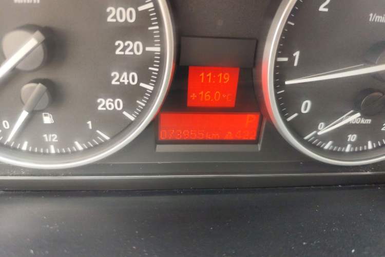 Used BMW X1 2014 sDrive18i Fashion Model Odometer Close Up