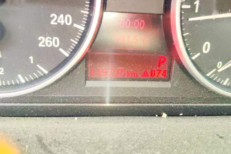 Used BMW X1 2014 sDrive18i Fashion Model Odometer Close Up