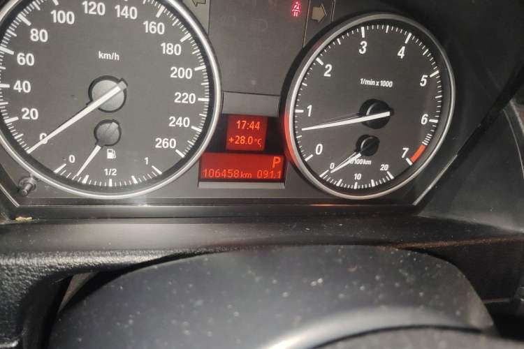 Used BMW X1 2014 sDrive18i Fashion Model Odometer Close Up