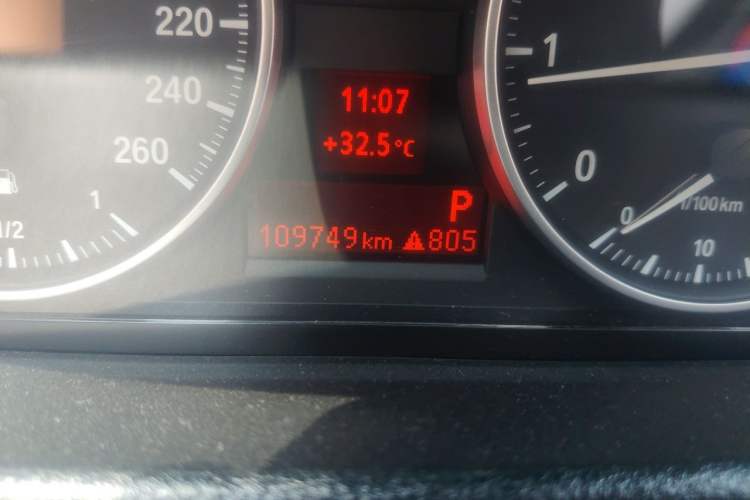 Used BMW X1 2014 sDrive18i Fashion Model Odometer Close Up