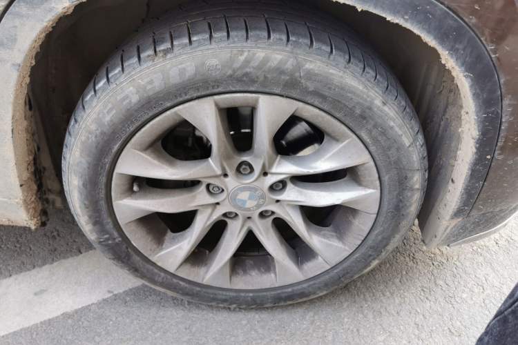 Used BMW X1 2014 sDrive18i Leading Model Right Front Wheel Hub