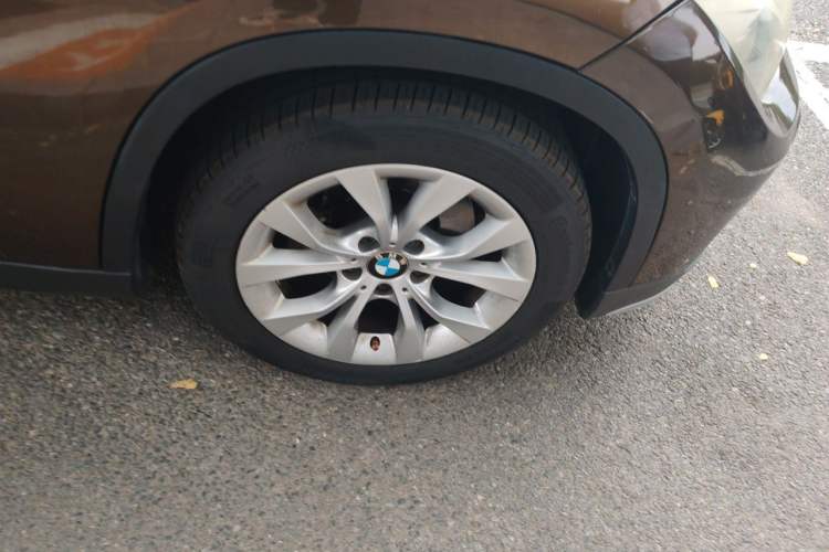 Used BMW X1 2014 sDrive18i Fashion Model Right Front Wheel Hub