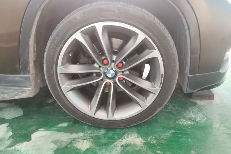 Used BMW X1 2014 sDrive18i Sports Design Package Right Front Wheel Hub