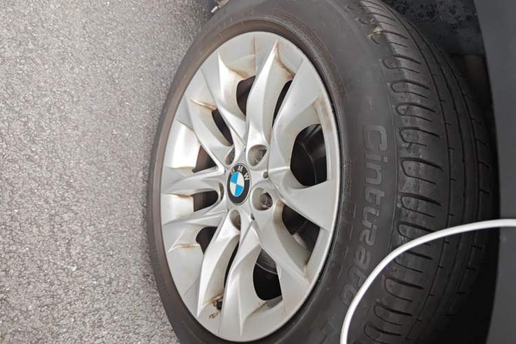 Used BMW X1 2014 sDrive18i Leading Model Right Front Wheel Hub