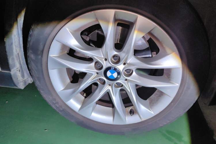 Used BMW X1 2014 sDrive18i Fashion Model Right Front Wheel Hub
