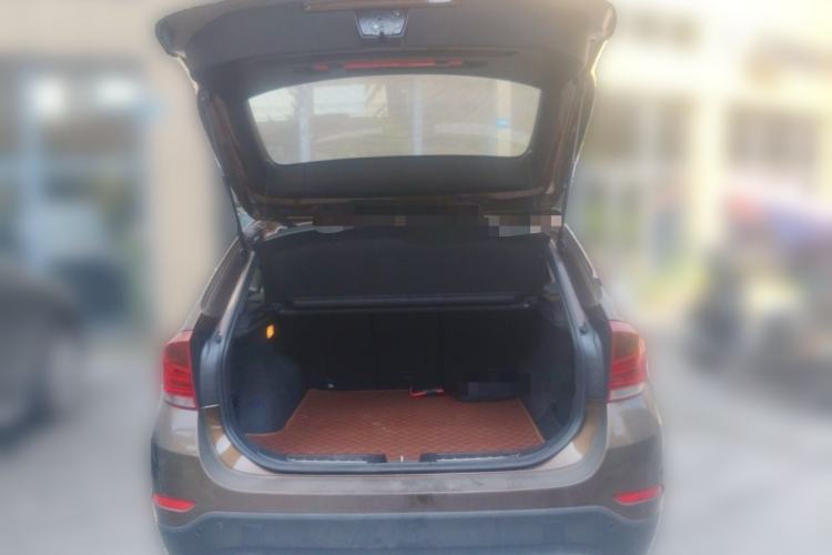 Used BMW X1 2014 sDrive18i Fashion Model Trunk