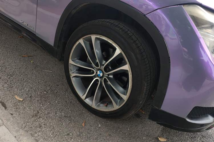 Used BMW X1 2014 xDrive20i Sports Design Package Right Front Wheel Hub