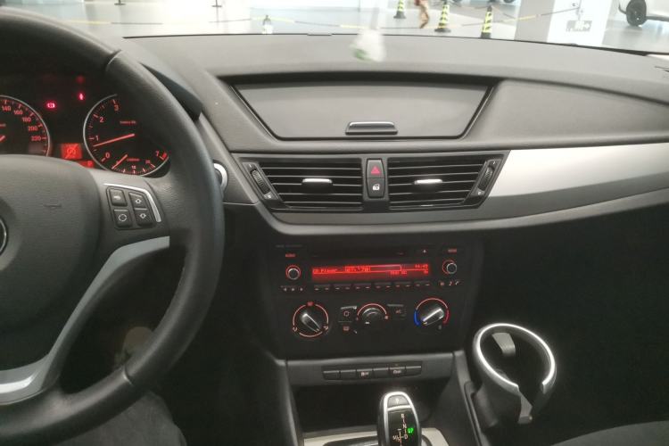 Used BMW X1 2014 sDrive18i Fashion Model Audio And AC Panel