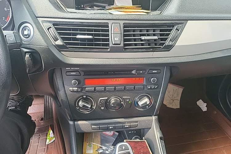 Used BMW X1 2014 sDrive18i Fashion Model Audio And AC Panel