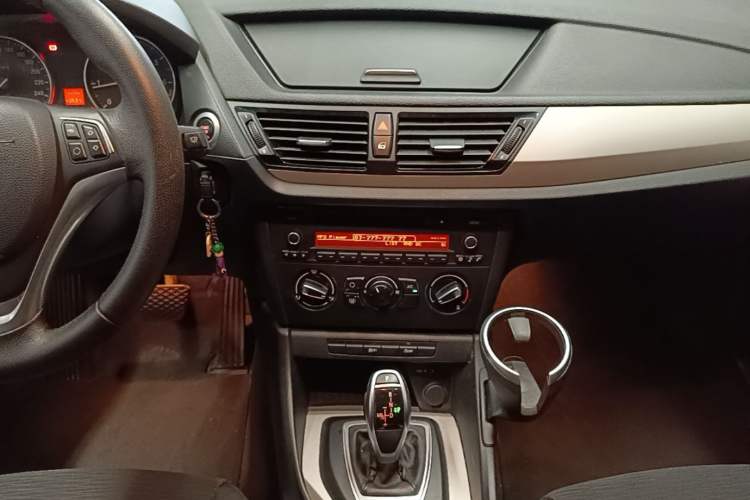 Used BMW X1 2014 sDrive18i Fashion Model Audio And AC Panel