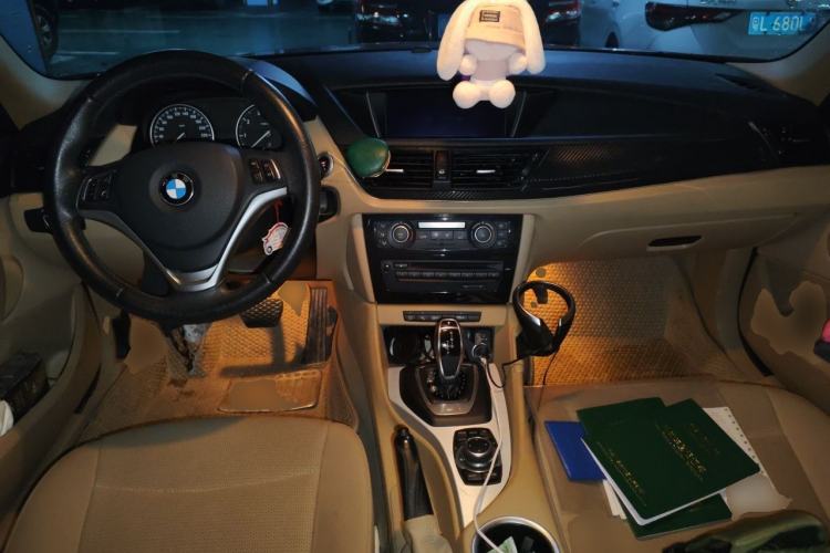 Used BMW X1 2014 sDrive18i Leading Model Center Console