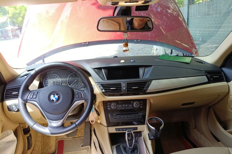 Used BMW X1 2014 sDrive18i Leading Model Center Console