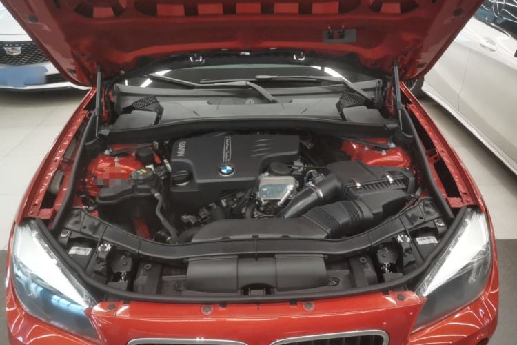 Used BMW X1 2014 sDrive18i Fashion Model Engine Bay