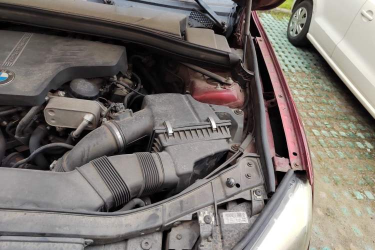Used BMW X1 2014 sDrive18i Fashion Model Engine Bay Left