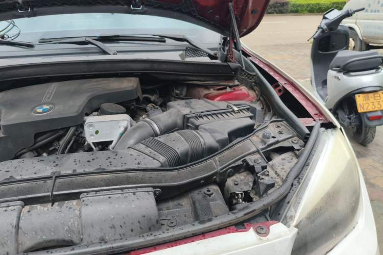 Used BMW X1 2014 sDrive18i Fashion Model Engine Bay Left