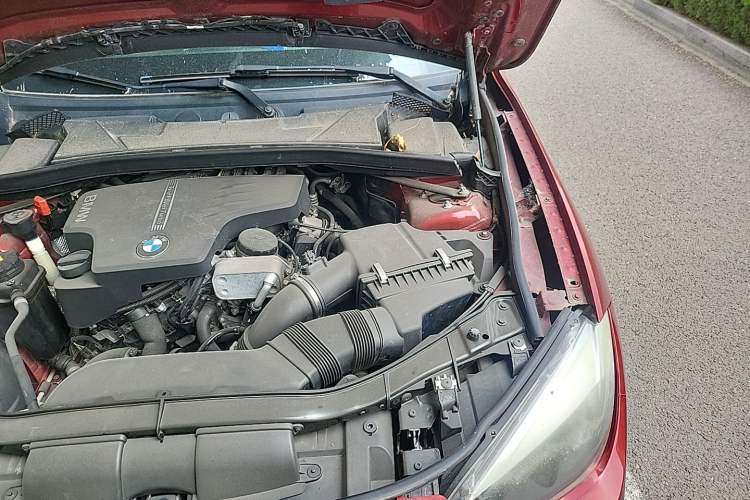 Used BMW X1 2014 sDrive18i Fashion Model Engine Bay Left