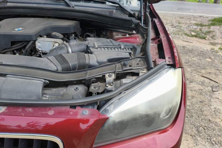 Used BMW X1 2014 sDrive18i Fashion Model Engine Bay Left