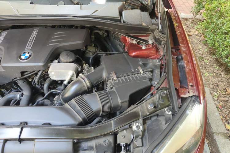 Used BMW X1 2014 sDrive18i Fashion Model Engine Bay Left