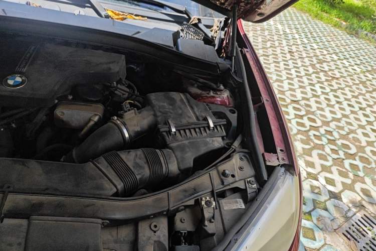 Used BMW X1 2014 sDrive18i Fashion Model Engine Bay Left