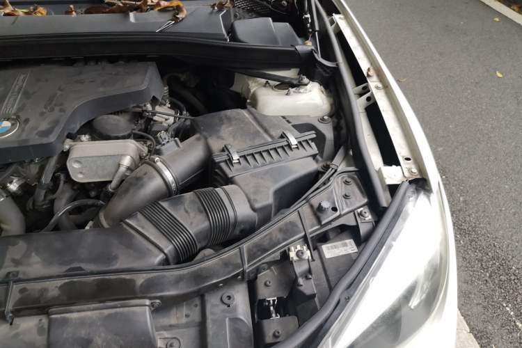 Used BMW X1 2014 sDrive18i Fashion Model Engine Bay Left