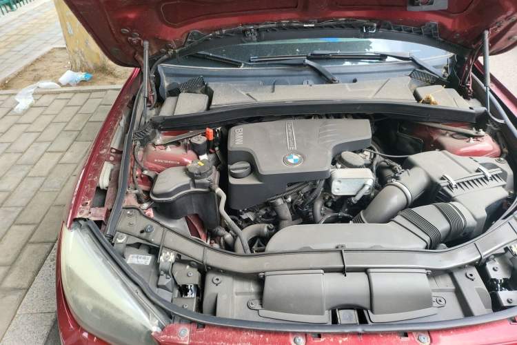 Used BMW X1 2014 sDrive18i Fashion Model Engine Bay Right