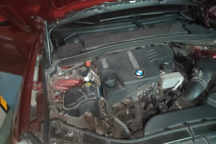 Used BMW X1 2014 sDrive18i Fashion Model Engine Bay Right