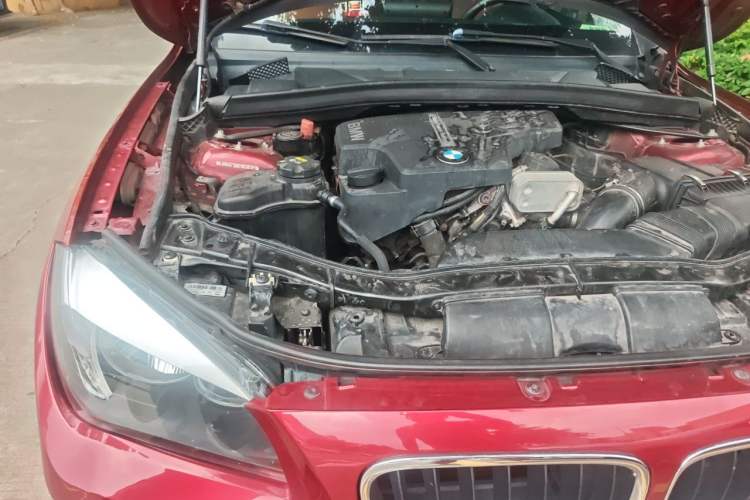 Used BMW X1 2014 sDrive18i Fashion Model Engine Bay Right