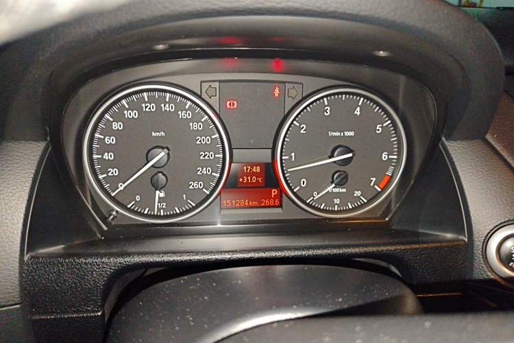 Used BMW X1 2014 sDrive18i Fashion Model Instrument Cluster