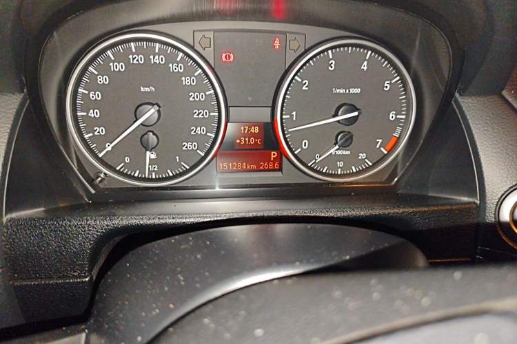 Used BMW X1 2014 sDrive18i Fashion Model Odometer Close Up