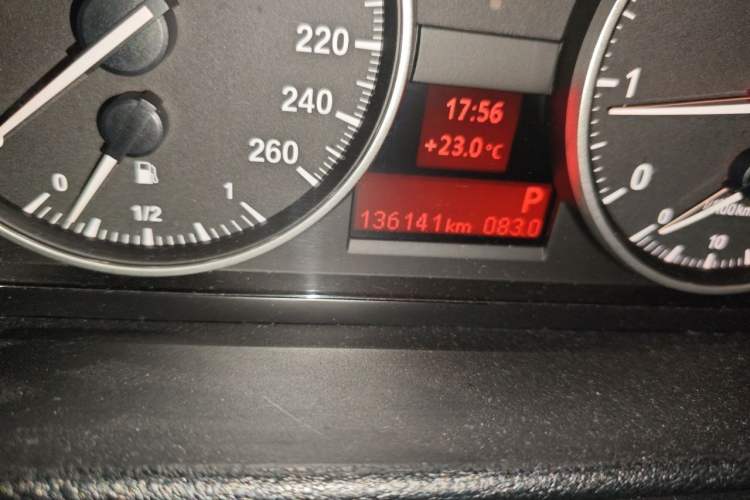 Used BMW X1 2014 sDrive18i Leading Model Odometer Close Up