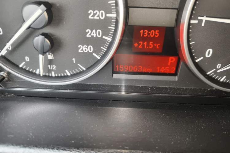 Used BMW X1 2014 sDrive20i Sports Design Package Odometer Close Up