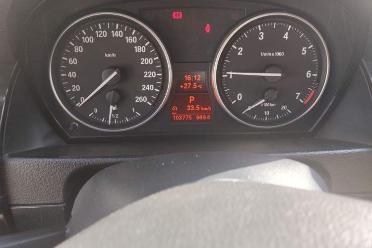 Used BMW X1 2014 sDrive18i Fashion Model Odometer Close Up