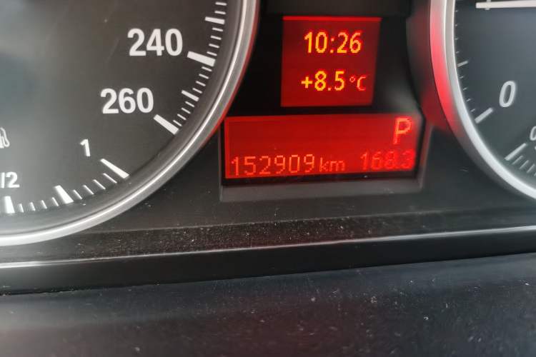 Used BMW X1 2014 sDrive18i Fashion Model Odometer Close Up
