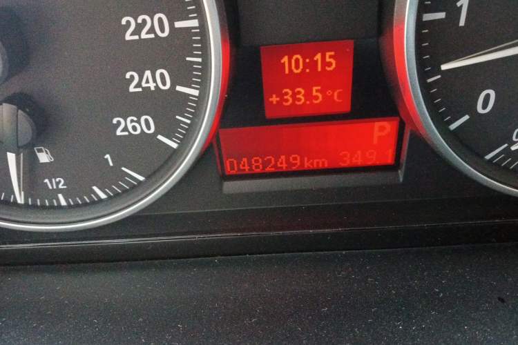 Used BMW X1 2014 sDrive18i Leading Model Odometer Close Up