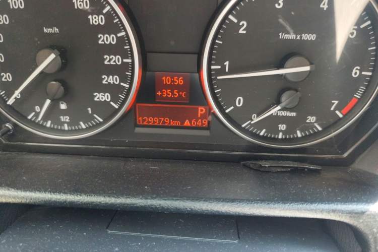 Used BMW X1 2014 sDrive18i Fashion Model Odometer Close Up