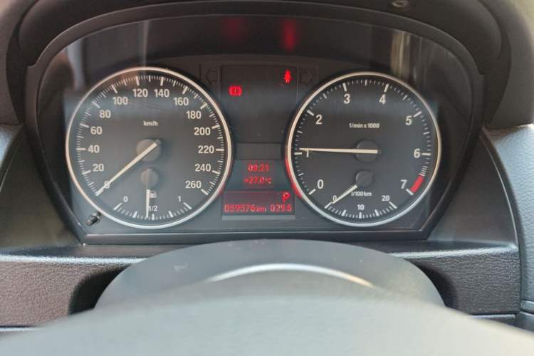 Used BMW X1 2014 sDrive18i Leading Model Odometer Close Up