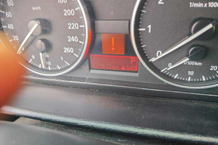 Used BMW X1 2014 sDrive18i Fashion Model Odometer Close Up